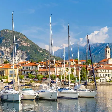Del Lago: Maggiore With Shared Pool - Happy Ferienhaus