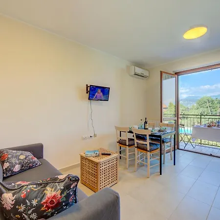 Del Lago: Maggiore With Shared Pool - Happy *