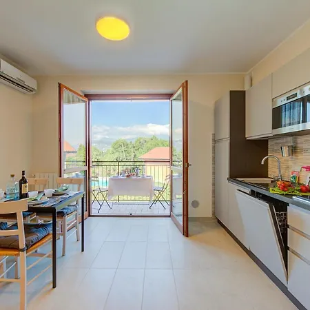 Del Lago: Maggiore With Shared Pool - Happy *