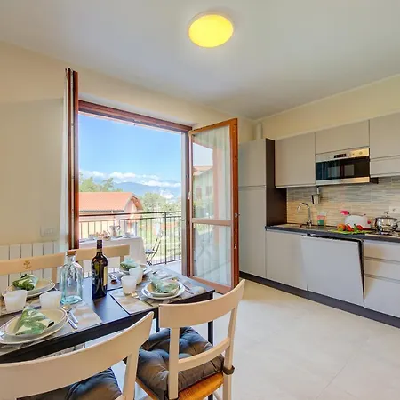 Del Lago: Maggiore With Shared Pool - Happy Ferienhaus Laveno-Mombello