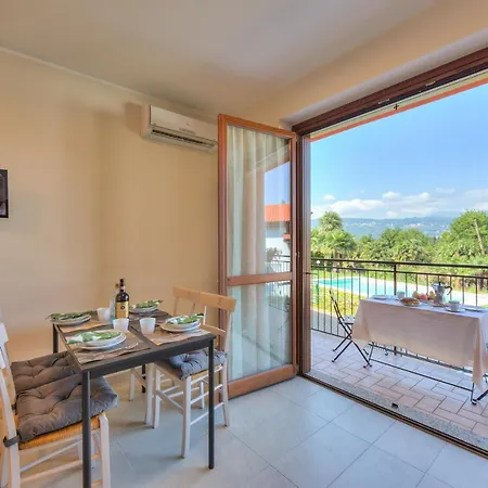 Del Lago: Maggiore With Shared Pool - Happy Ferienhaus Laveno-Mombello