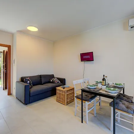 Del Lago: Maggiore With Shared Pool - Happy * Laveno-Mombello