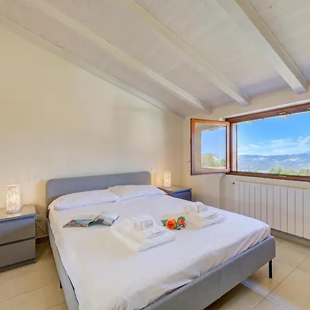 Vakantiehuis Del Lago: Maggiore With Shared Pool - Happy Laveno