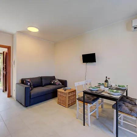 Del Lago: Maggiore With Shared Pool - Happy