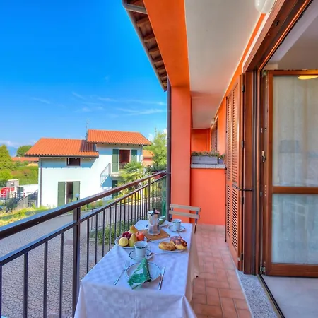 Del Lago: Maggiore With Shared Pool - Happy Vakantiehuis *