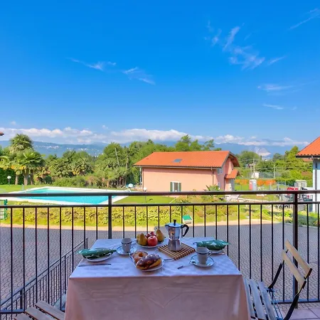 Del Lago: Maggiore With Shared Pool - Happy Vakantiehuis *